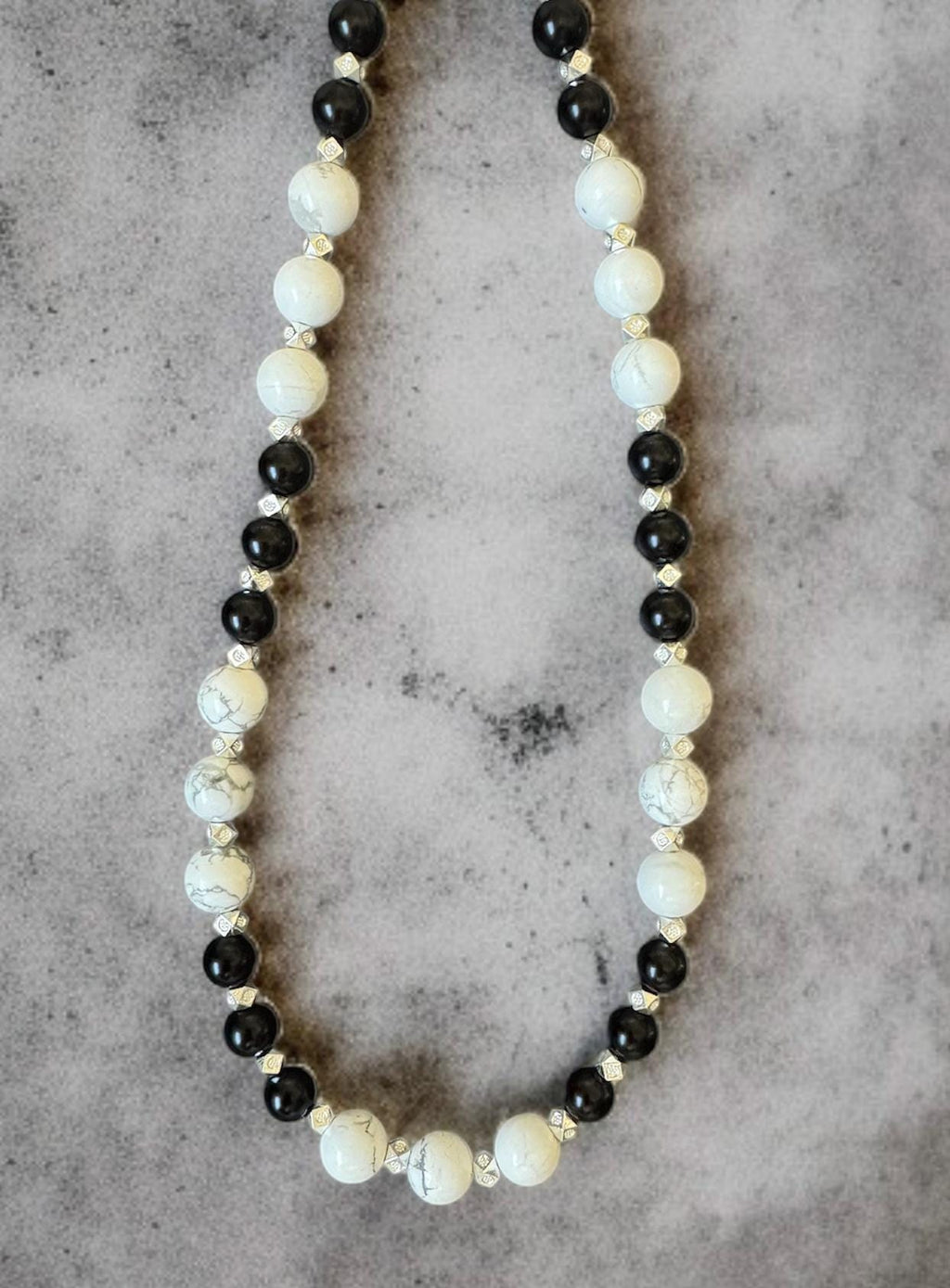Howlite & Black Shell Pearl Necklace 10mm